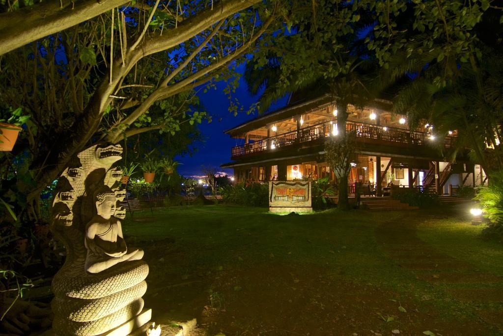 Terres Rouges Lodge Banlung Exterior photo