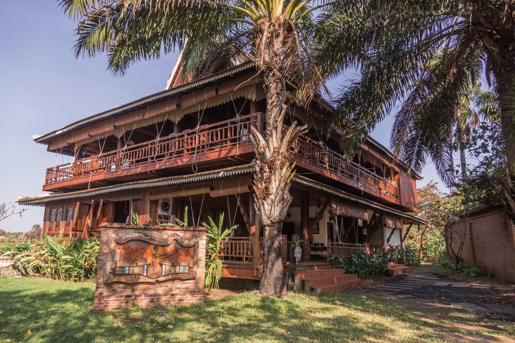 Terres Rouges Lodge Banlung Exterior photo